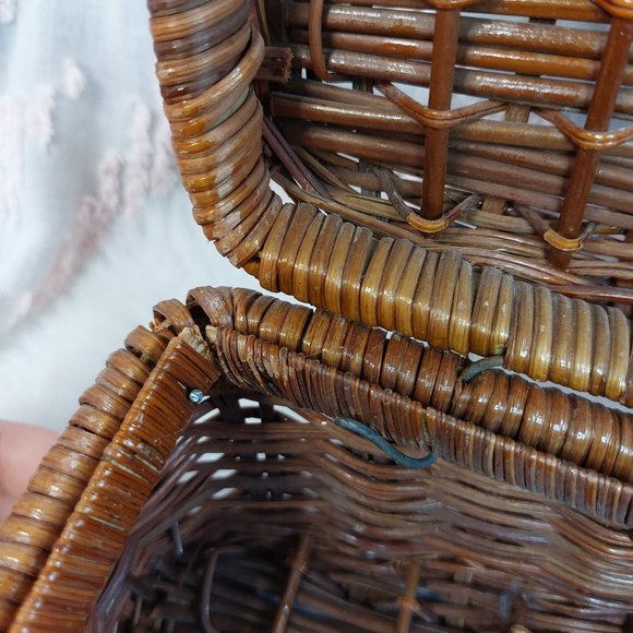 Vintage Woven Straw Rattan Wicker Large Carrying Case Suitcase with Lid Hinge - Picture 4 of 10